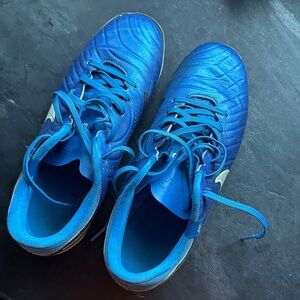 Nike Tiempo Fly Touch Lite Academy Soccer Shoes